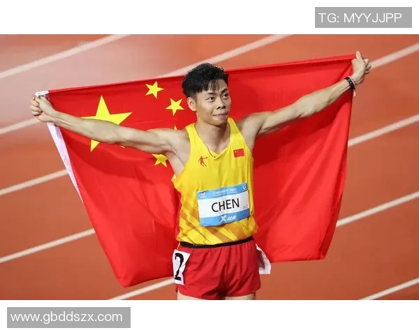 足球明星身披国旗展现激情与荣耀的瞬间